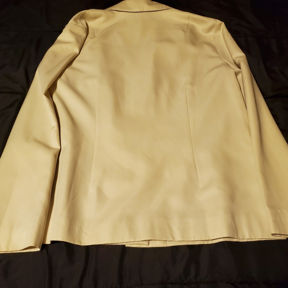 Blazer - Picture 2 of 2